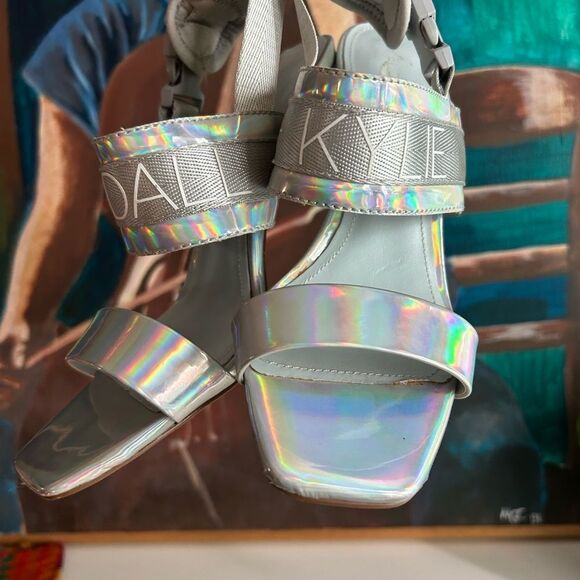 Kendall & Kylie Iridescent Silver Sandals 8.5 - Picture 12 of 16